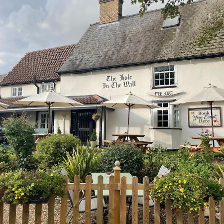 The Hole In The Wall Hotel Little Wilbraham Exterior foto