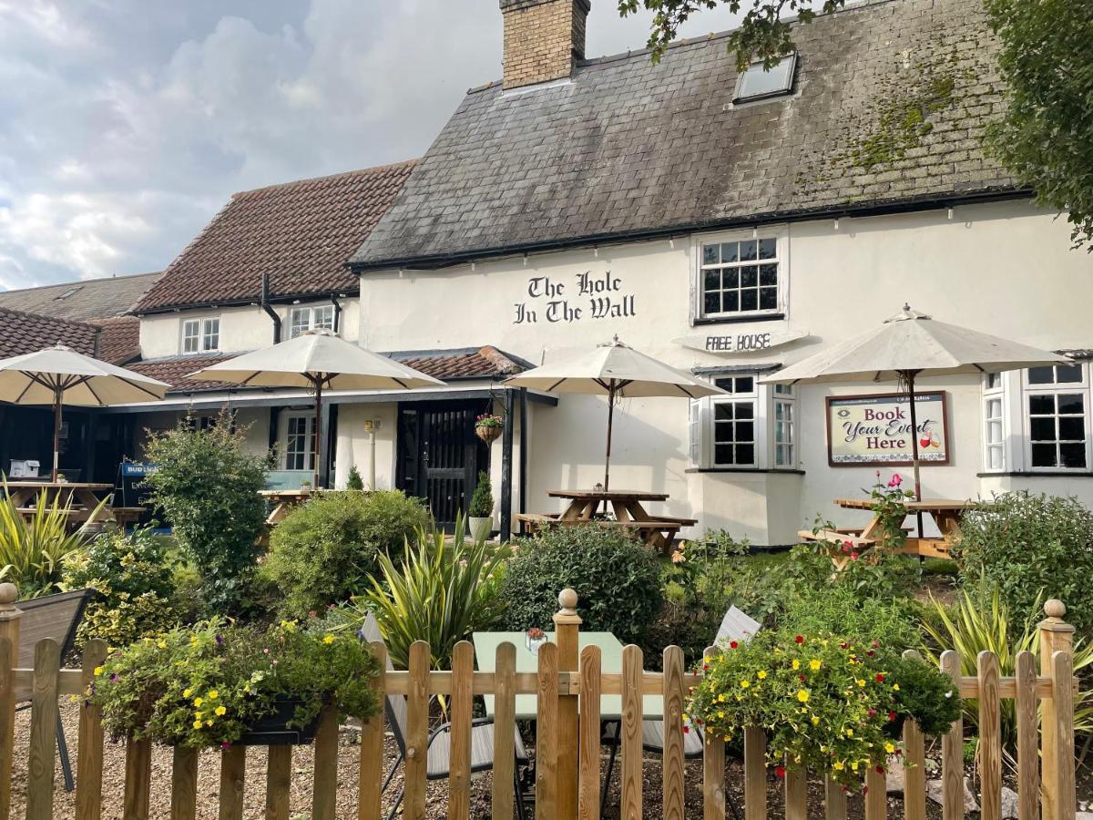 The Hole In The Wall Little Wilbraham Exterior foto
